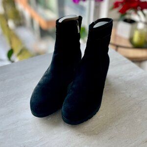 La Canadienne Women’s TOKEN Suede Waterproof Wedge Bootie – Black – Size 6